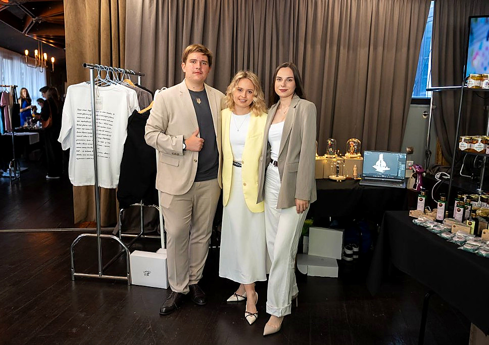 Команда notaryk на професійній події